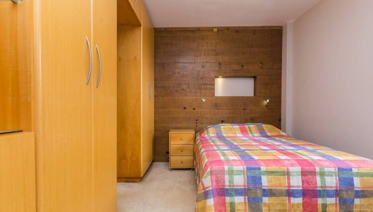 a2aa3ff1-b8e0-421e-b749-298a2efe2507